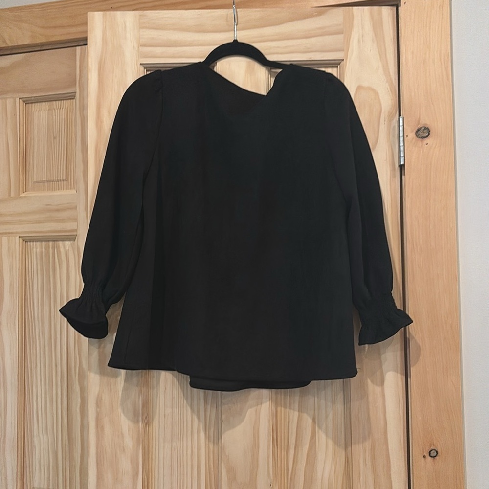 Tuckernuck Black Suede V-Neck Puff Sleeve Blouse Size medium - Picture 6 of 6